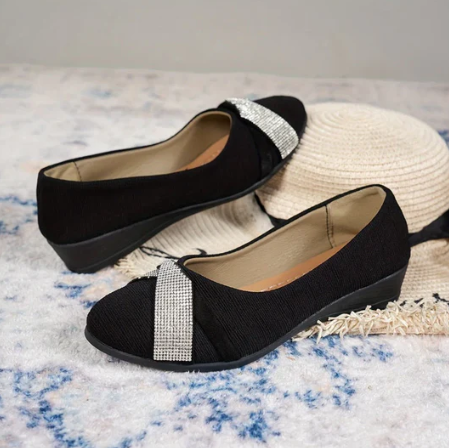 LIGHTWEIGHT AND MODERN WEDGE SHOES