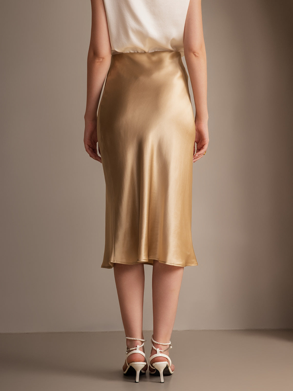 CLASSIC AND ELEGANT SILK SKIRT