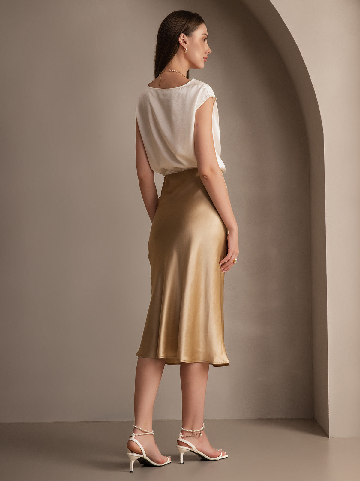 CLASSIC AND ELEGANT SILK SKIRT