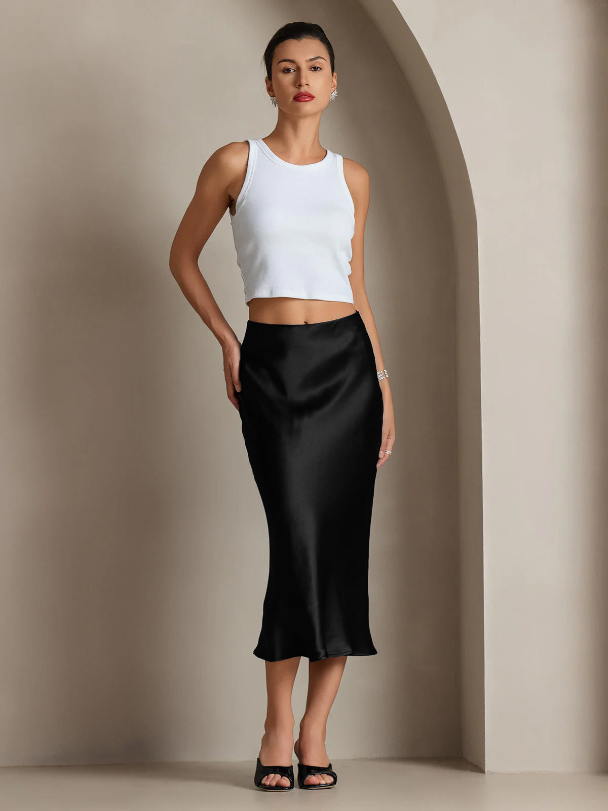 CLASSIC AND ELEGANT SILK SKIRT