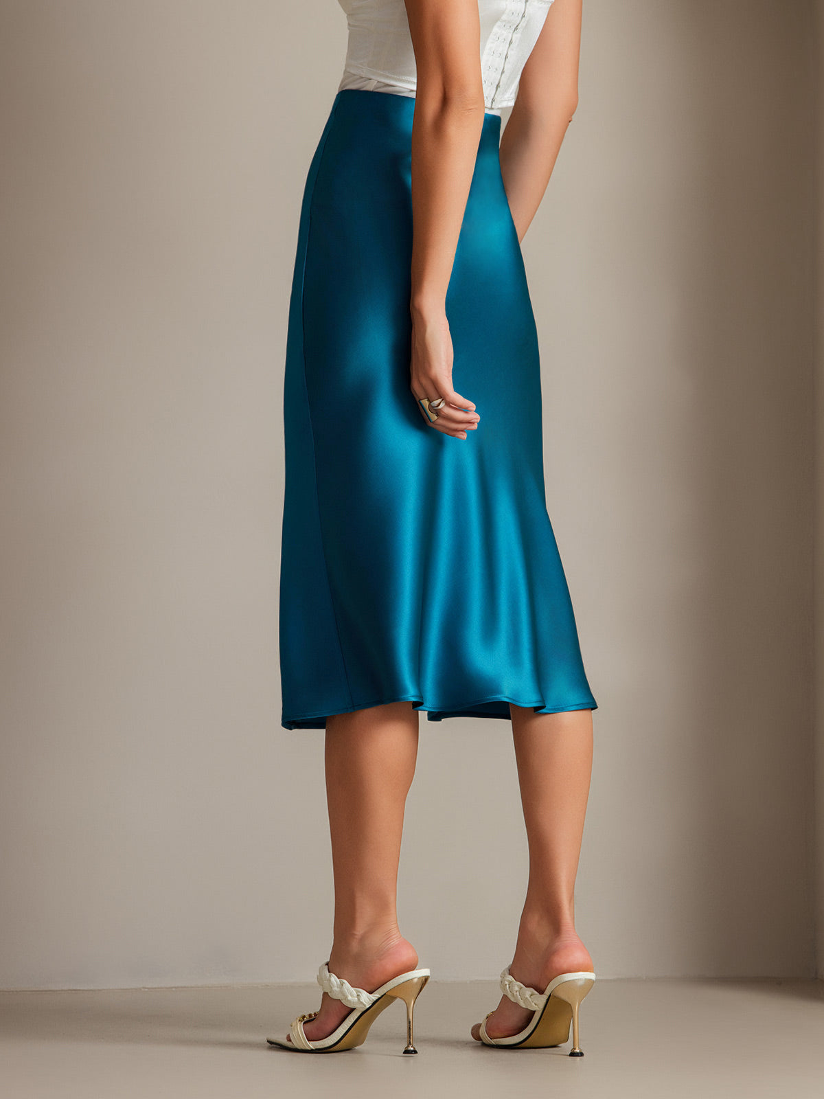 CLASSIC AND ELEGANT SILK SKIRT