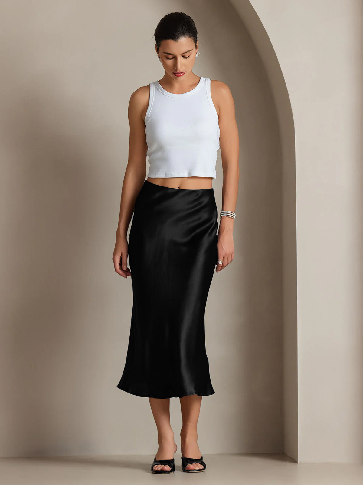 CLASSIC AND ELEGANT SILK SKIRT