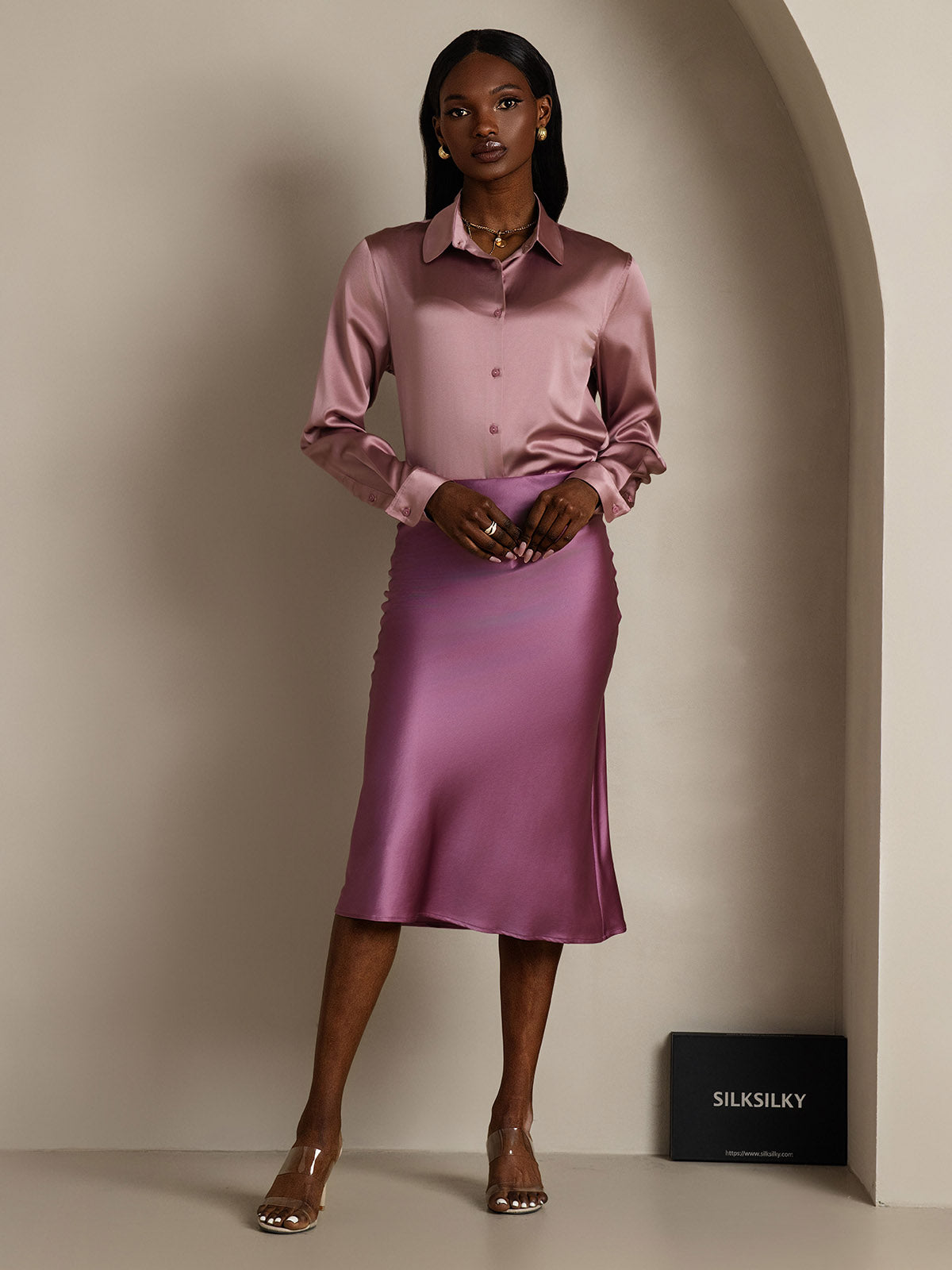 CLASSIC AND ELEGANT SILK SKIRT