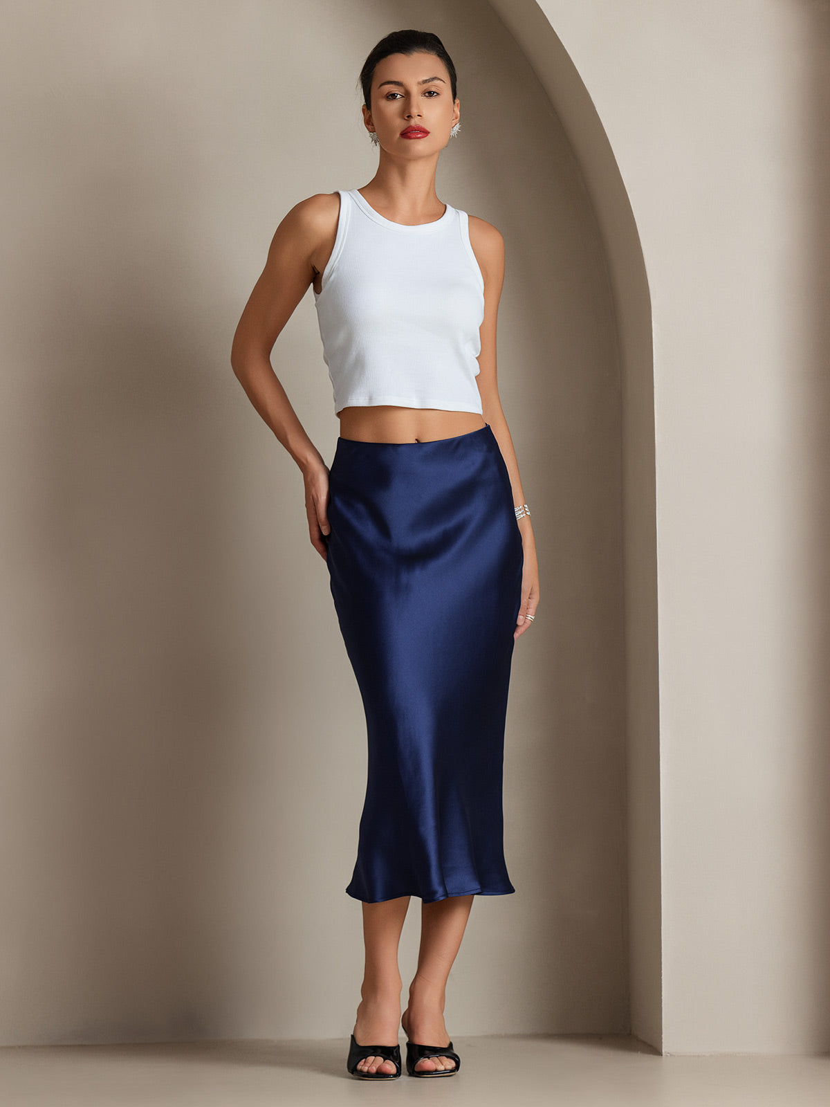 CLASSIC AND ELEGANT SILK SKIRT