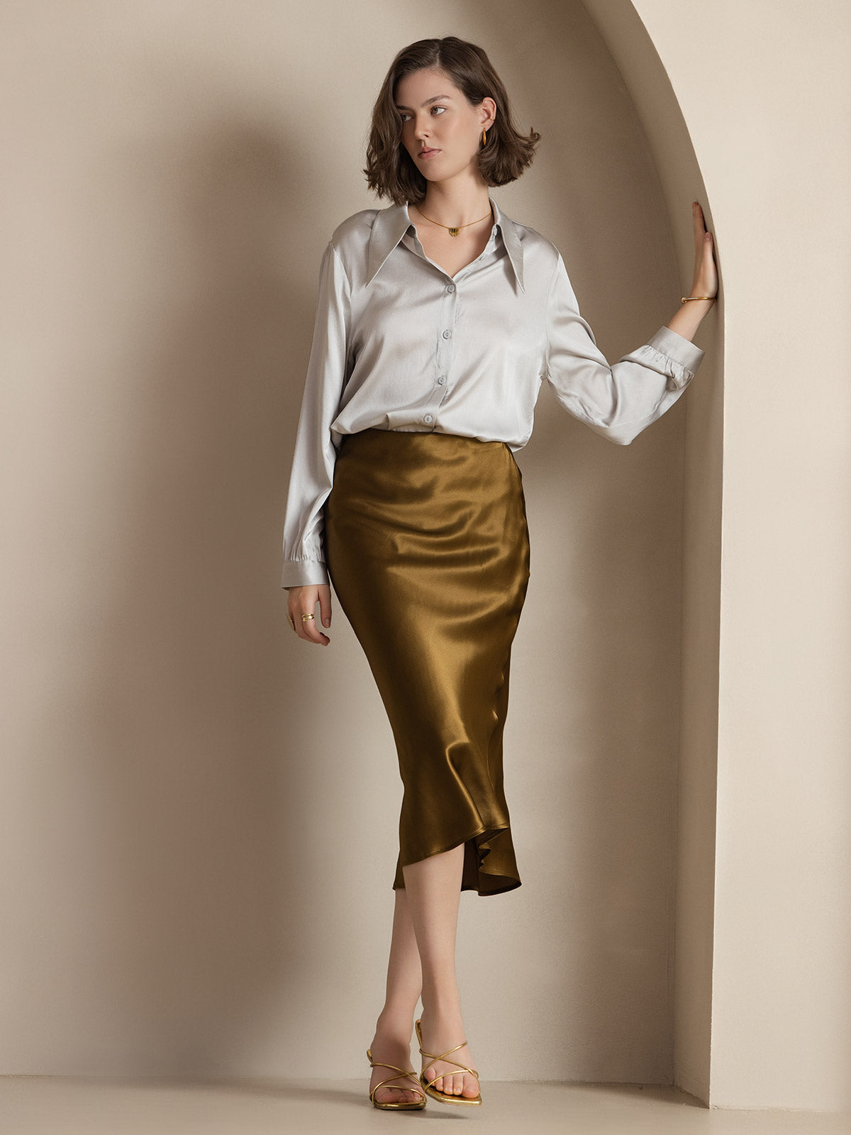 CLASSIC AND ELEGANT SILK SKIRT