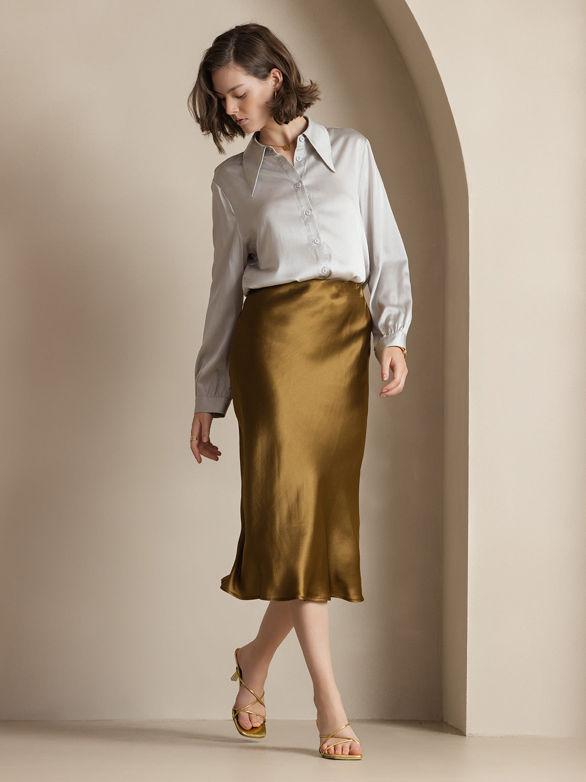 CLASSIC AND ELEGANT SILK SKIRT