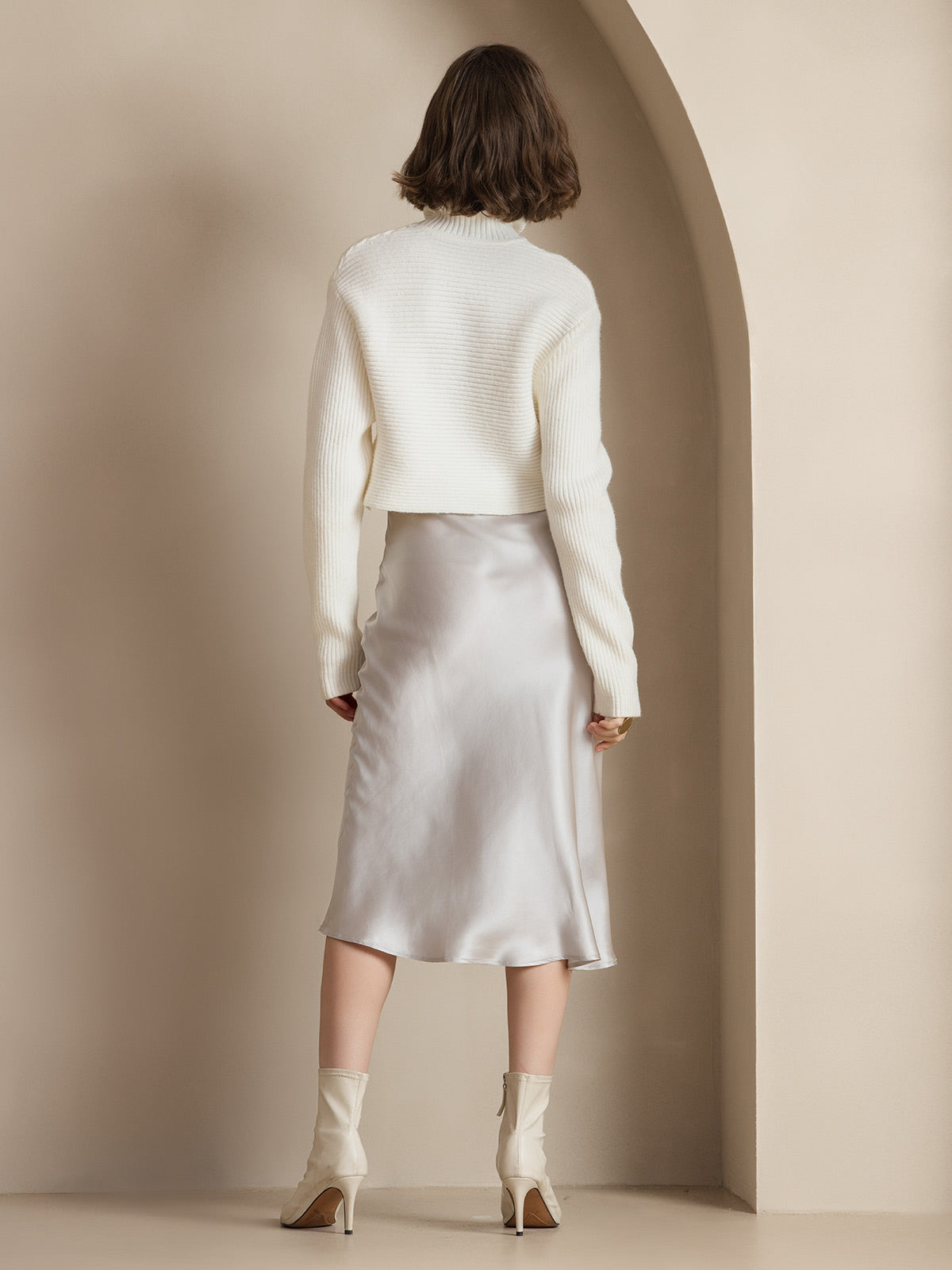 CLASSIC AND ELEGANT SILK SKIRT