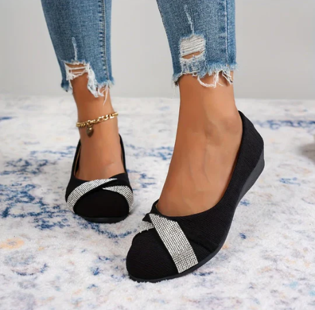 LIGHTWEIGHT AND MODERN WEDGE SHOES