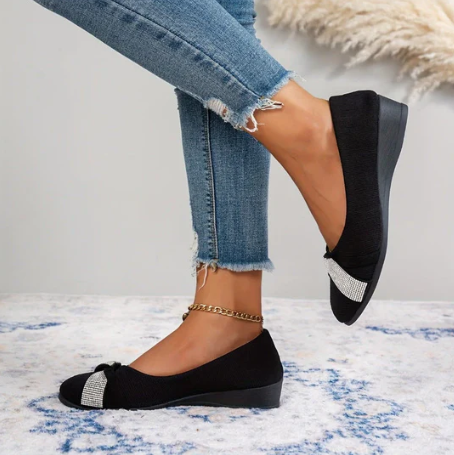 LIGHTWEIGHT AND MODERN WEDGE SHOES