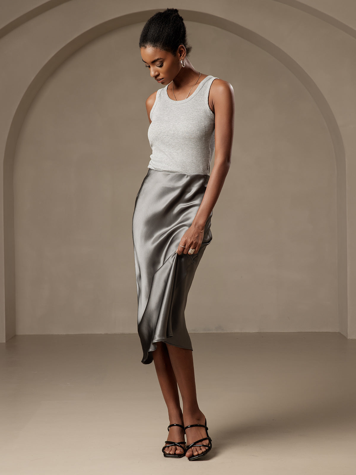 CLASSIC AND ELEGANT SILK SKIRT