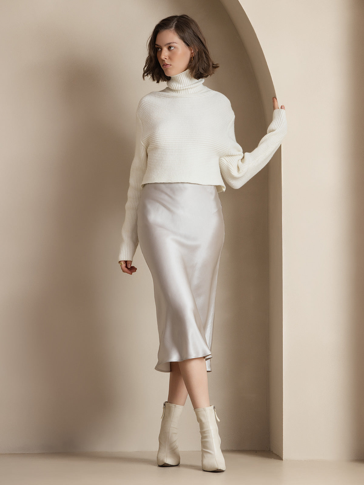 CLASSIC AND ELEGANT SILK SKIRT