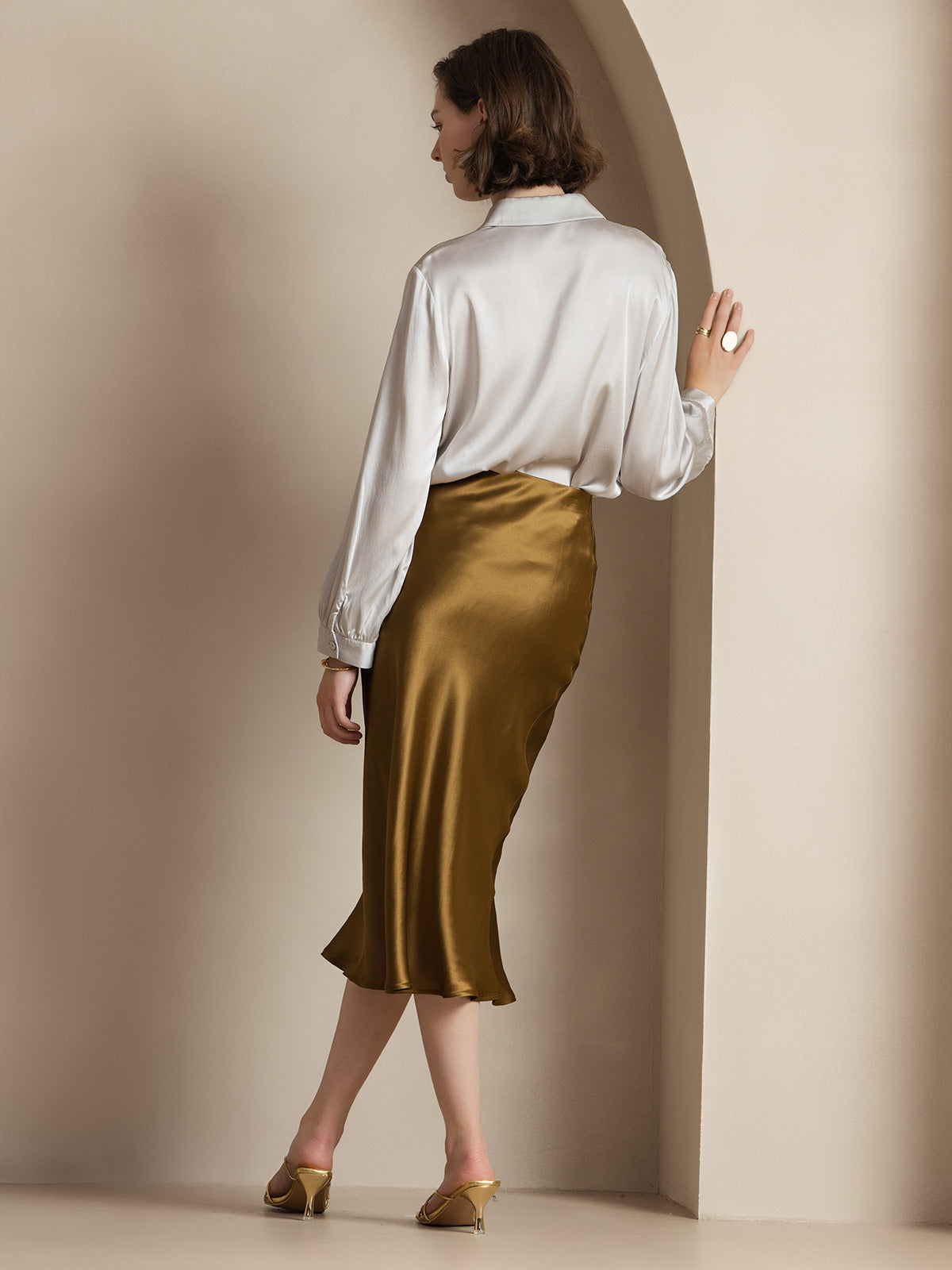 CLASSIC AND ELEGANT SILK SKIRT