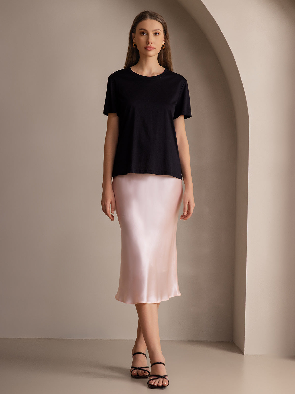CLASSIC AND ELEGANT SILK SKIRT