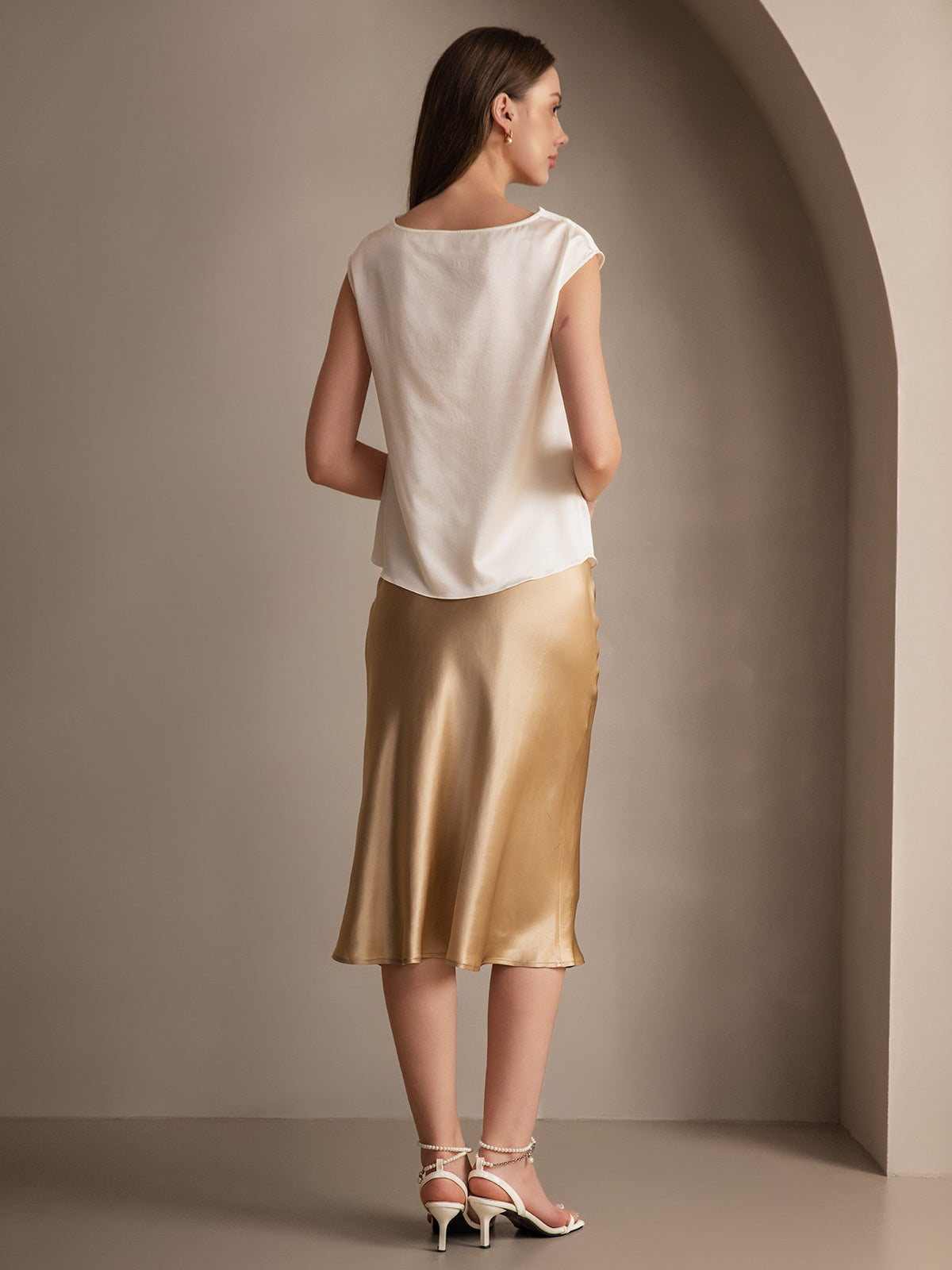 CLASSIC AND ELEGANT SILK SKIRT