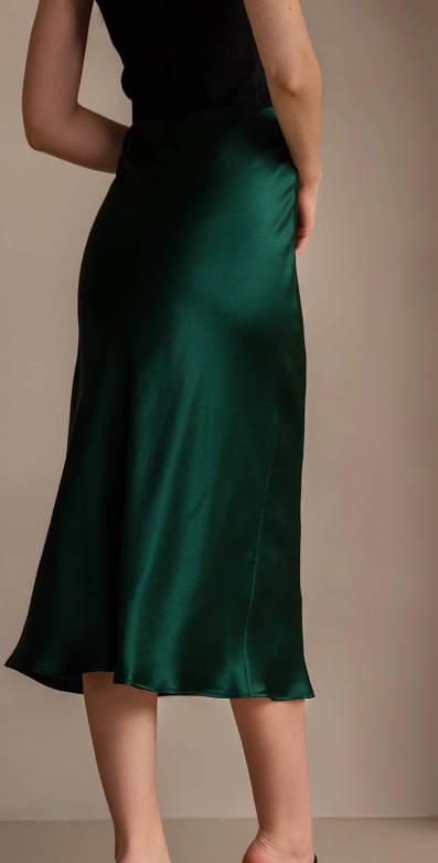 CLASSIC AND ELEGANT SILK SKIRT